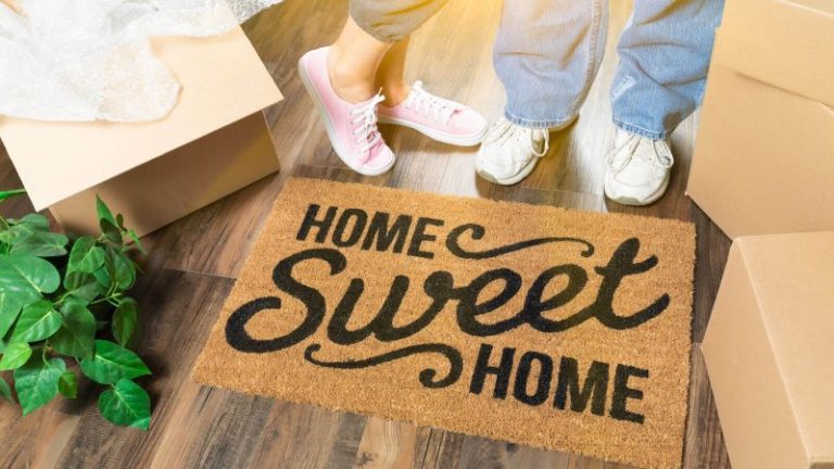 DR Horton Stock Plummets: Is Now the Time to Buy the Dip?