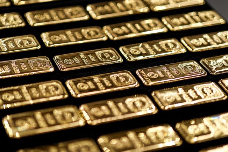 Gold bars are selling like hot cakes in Korea’s convenience stores and vending machines