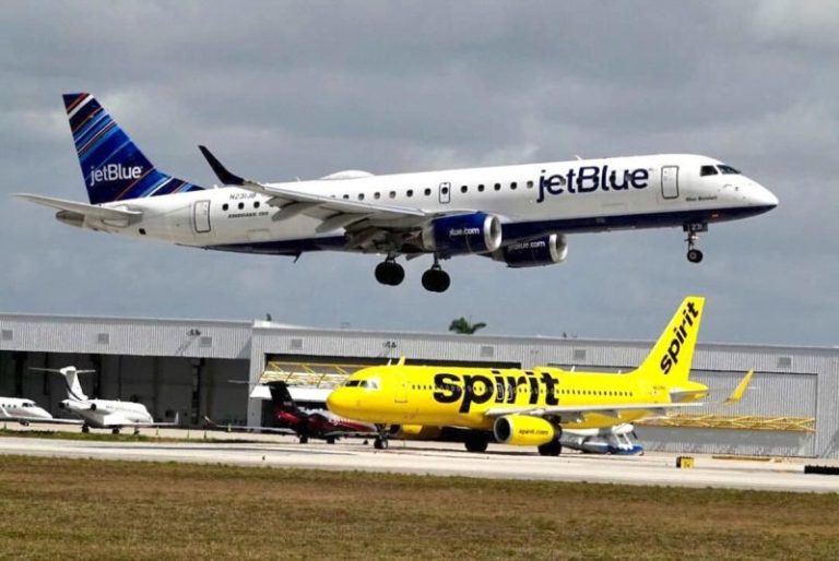 U.S. airlines cut growth plans in a bid to stem profit-eating fare discounts