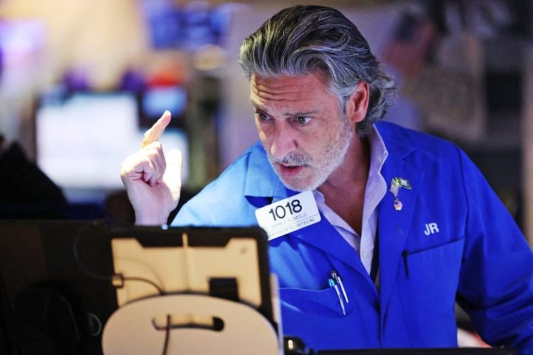 U.S. stocks close higher, bouncing back from deep sell-off