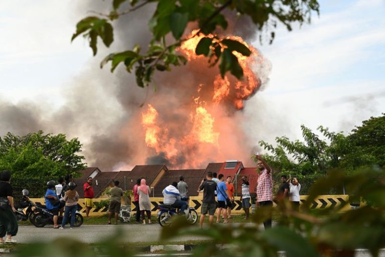 Burst gas pipe sparks colossal fire in Malaysia
